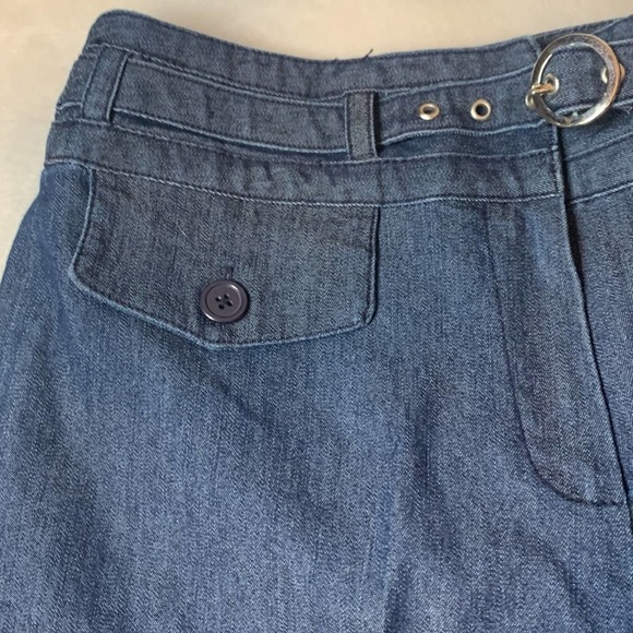 Larry Levine Petite Stretch Denim Capris. Size 4P. EUC. Faux pockets. Cute belt - Picture 3 of 8